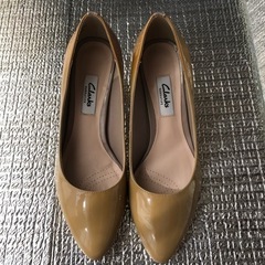 値下げしました‼️Clarks エナメルレザーパンプス