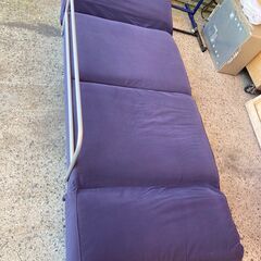 ゆったり二人掛け ソファーベッド 青系 スエード調 クッション部分のサイズ約198 X 80cm 無料の画像