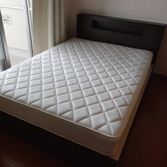 綺麗な状態です。マットレス付きダブルベッド￥0の画像