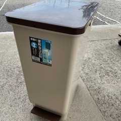 無料！ゴミ箱☆カラースリムペダル☆47L☆トンボ☆ダストボックス...