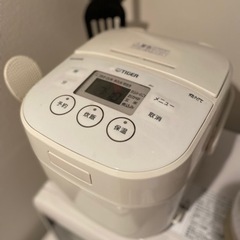 TIGER　3合炊き炊飯器の画像