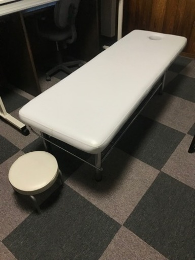 エステ、カイロ、マッサージ用ベット　椅子付き