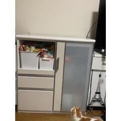 ニトリ　キッチンボード　白　食器棚(無料)の画像