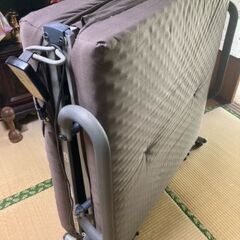折りたたみベッド（電動）
