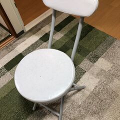【家具引き取り急募】折り畳み式椅子×2（40cm×30cm×70cm）