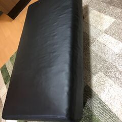 【家具引き取り急募】低い椅子（100cm×50cm×30cm）