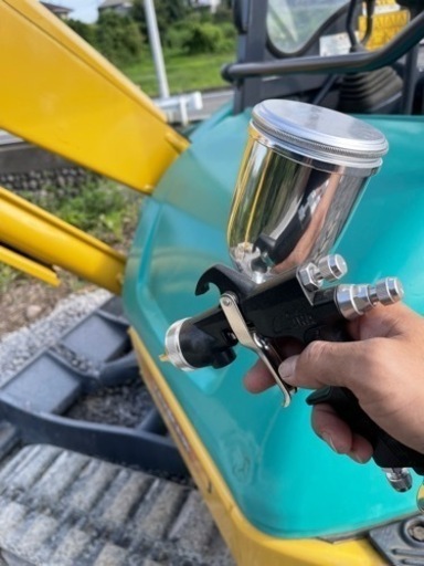 重機の板金塗装致します。