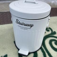 ニトリ ペダルペール5L ゴミ箱