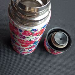 未使用品ステンレス製携帯用魔法瓶３２５㎖の画像