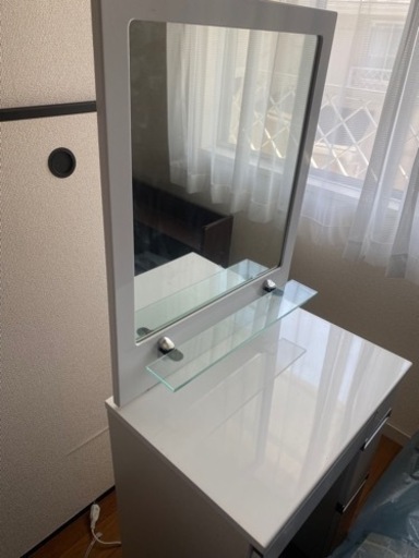 ドレッサー　ライト付き　椅子なし