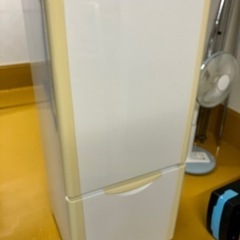 冷蔵庫　1000円差し上げます。