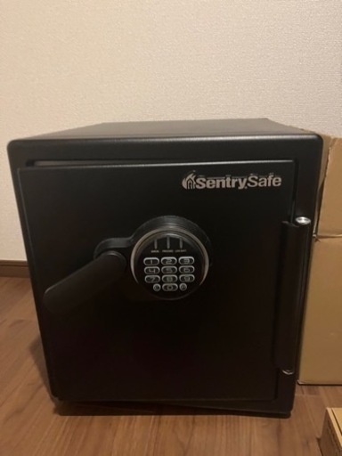 SentrySafe セントリー 金庫 頑丈 セキュリティー 耐火安全・防水安全 金庫 黒 ブラック SFW123FTC 防犯 耐水機能付き デジタルロック