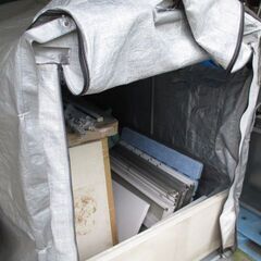 ヨドコウ　エスモ　スリム型３枚扉物置　中古