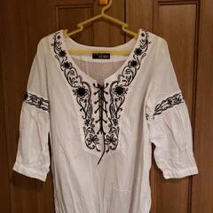 新品　七分袖刺繍ブラウスの画像