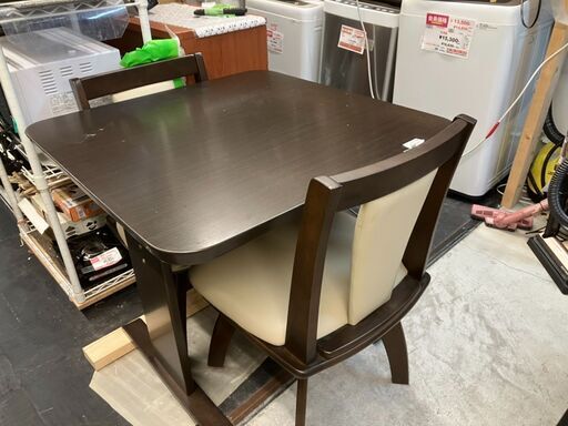 ☆中古￥9，800！【会員価格￥9，800】二トリ　2人掛けダイニングテーブル　家具　幅80cmｘ奥行80cmｘ高さ70cm　【BI096】