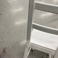 IKEA IVAR 白い椅子の画像