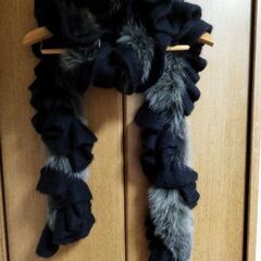 天然毛と毛糸のマフラーの画像