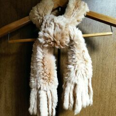 ラビットファーのマフラーの画像