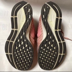 NIKE ウィメンズ zoomペガサス35 ランニングシューズの画像
