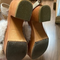 ファーヒールサンダルの画像