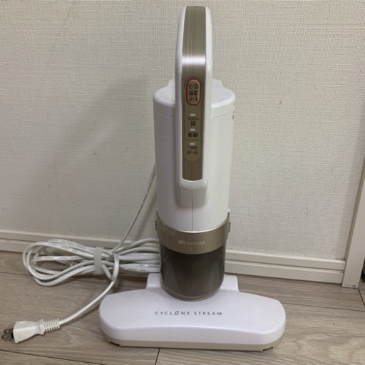 【美品】アイリスオーヤマ　布団クリーナー　IRIS KIC-FAC2