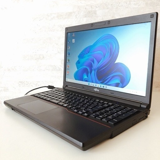 最新Windows 11 SSD256GB メモリ8GB FMV i3(第四世代）キーボード美品　９月分②