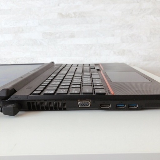 最新Windows 11 SSD256GB メモリ8GB FMV i3(第四世代）キーボード美品　９月分②
