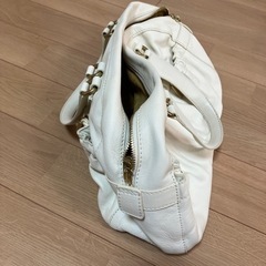 白のバックの画像
