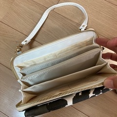 収納沢山な小さなバックの画像