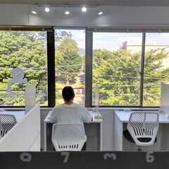 京都・二条城の見える明るい会員制自習室です。勉強、在宅ワーク、読書、執筆活動などにご活用ください。数学ミニライブラリーコーナーも併設。ご見学、お問い合わせお待ちしております！の画像