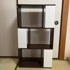 モダンな棚の画像