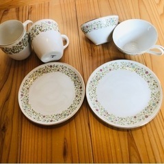 たち吉　皿2つ　ティーカップ2つ　マグカップ2つ