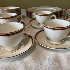 ウエジュッド(Wedgwood)ディナーセット