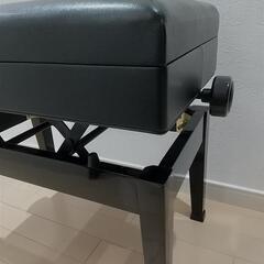 ピアノのイス 収納付きの画像