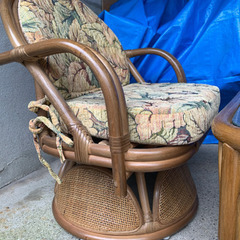 テーブル椅子セットの画像