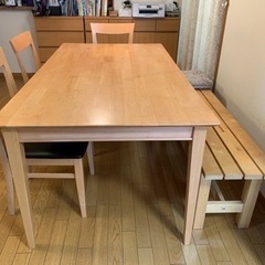 テーブル×1、椅子 三脚、ベンチシート×1