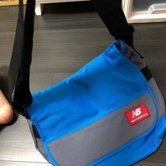 メッセンジャーバッグ ニューバランスの画像