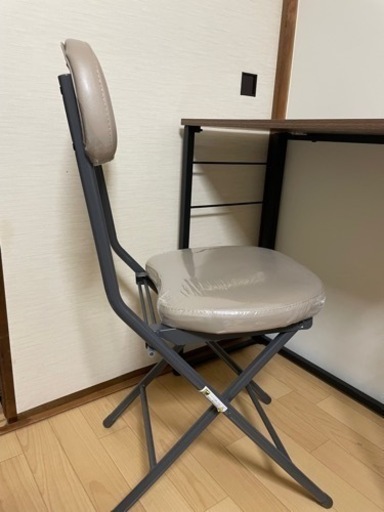 机と椅子