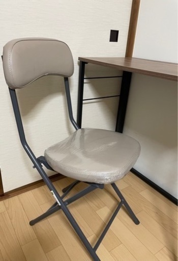 机と椅子