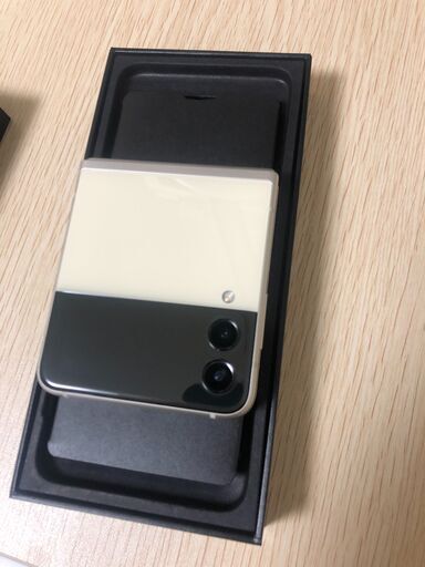 Galaxy Z Flip 256GB SIMフリー　Cream
