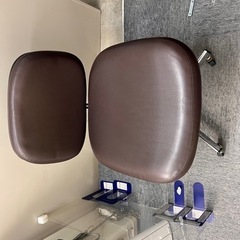 【中古】茶色いふかふかの椅子
