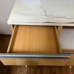食器棚兼キッチン作業台の画像