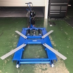 シザーリフト☆車両メンテナンス☆オイル交換☆タイヤ交換☆電源