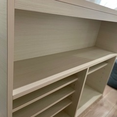 カウンターテーブルと、椅子2脚の画像