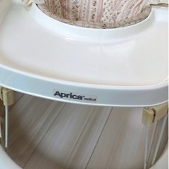 apricaベビー用歩行器☆折りたたみ可能の画像