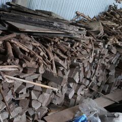 沢山の薪(薪ストーブ用、アウトドア用 他)を無料