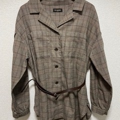 Right-on ベルト付きシャツ