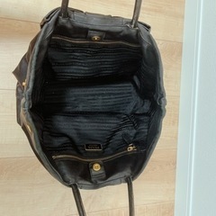 CHANEL & PRADA バッグの画像