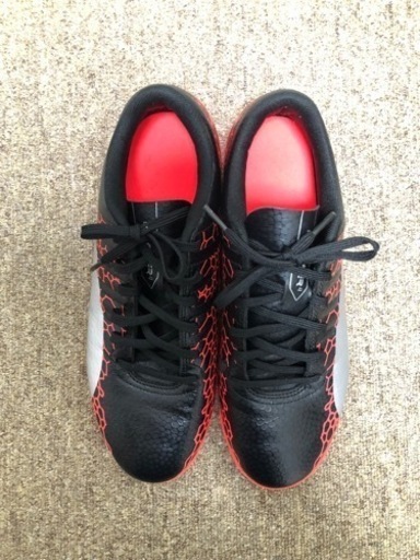 PUMA フットサルシューズ28cmブラックxレッド