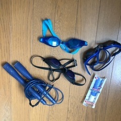 スイミングゴーグル3つと縄跳びのセット
